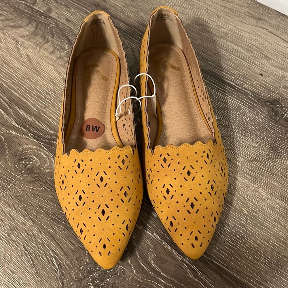 Report - Womens Flats, Size 8w